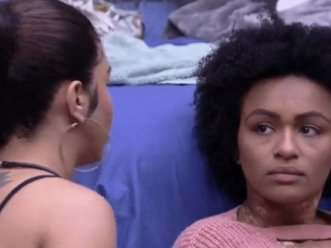 Maria pede desculpas a Natália após incidente com balde da 'discórdia'