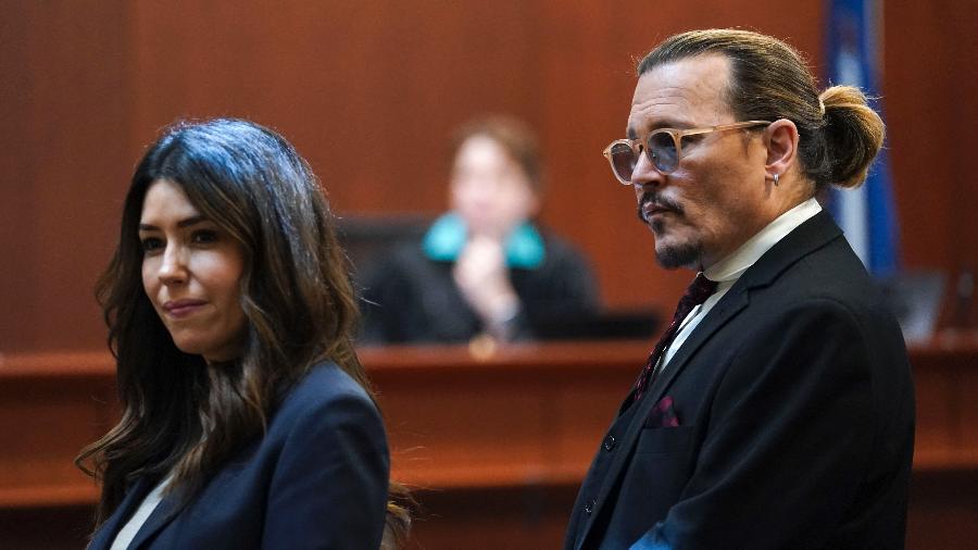 Camille Vasquez e Johnny Depp durante o julgamento - KEVIN LAMARQUE / POOL / AFP