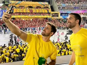 Eduardo Leite, governador do Rio Grande do Sul, e seu namorado Thalis Bolzan, no Carnaval - Reprodução/Instagram - Reprodução/Instagram