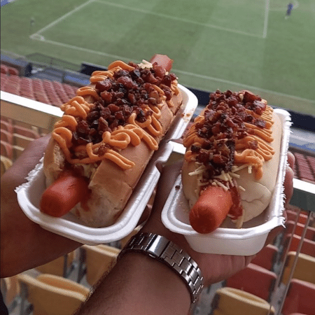 Cachorro-quente vendido no estádio do Manaus Futebol Clube, no Brasil - Reprodução/Twitter