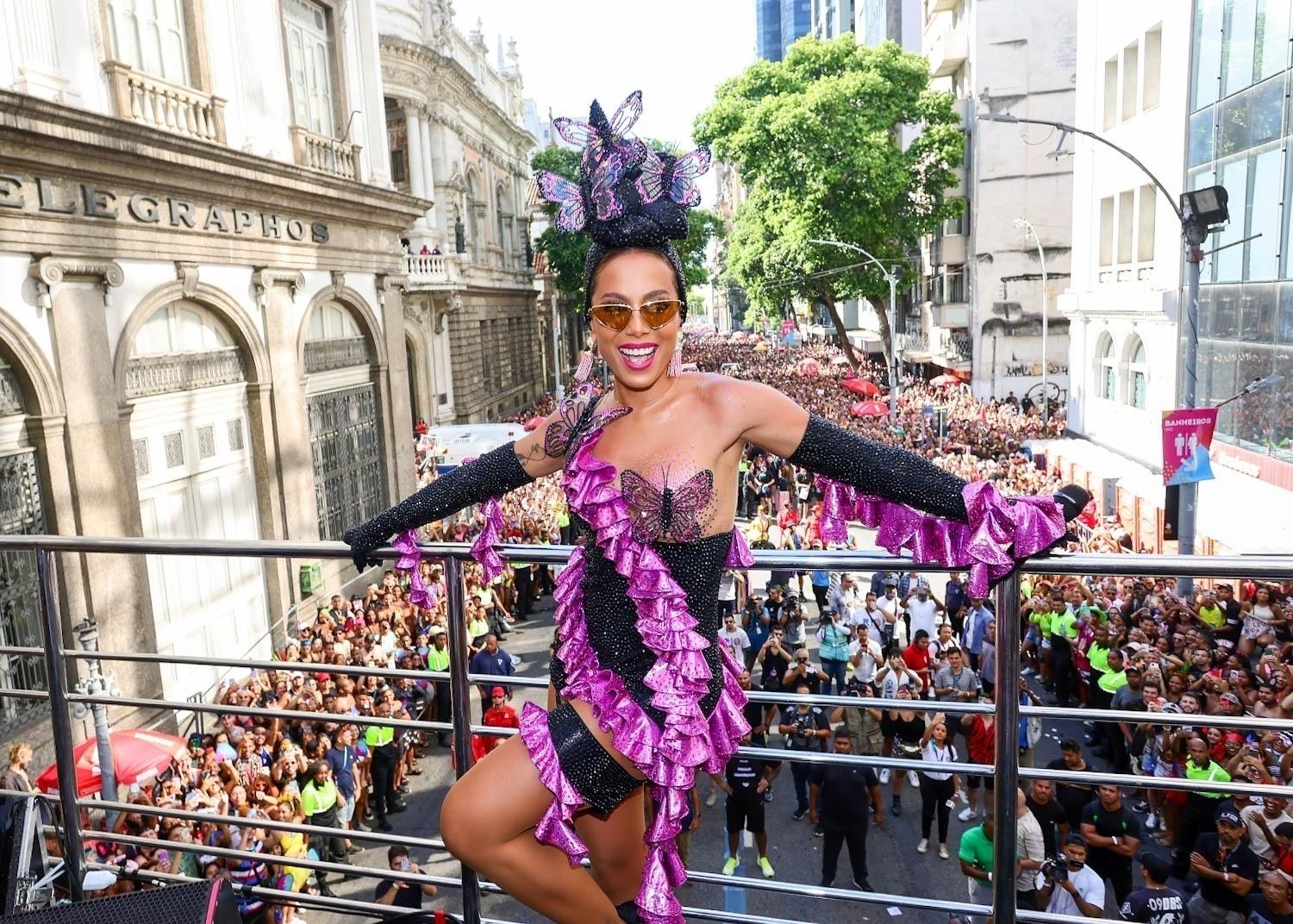 Anitta comanda seu bloco no Rio de Janeiro e homenageia Carmem Miranda - Manu Scarpa/Brazil News