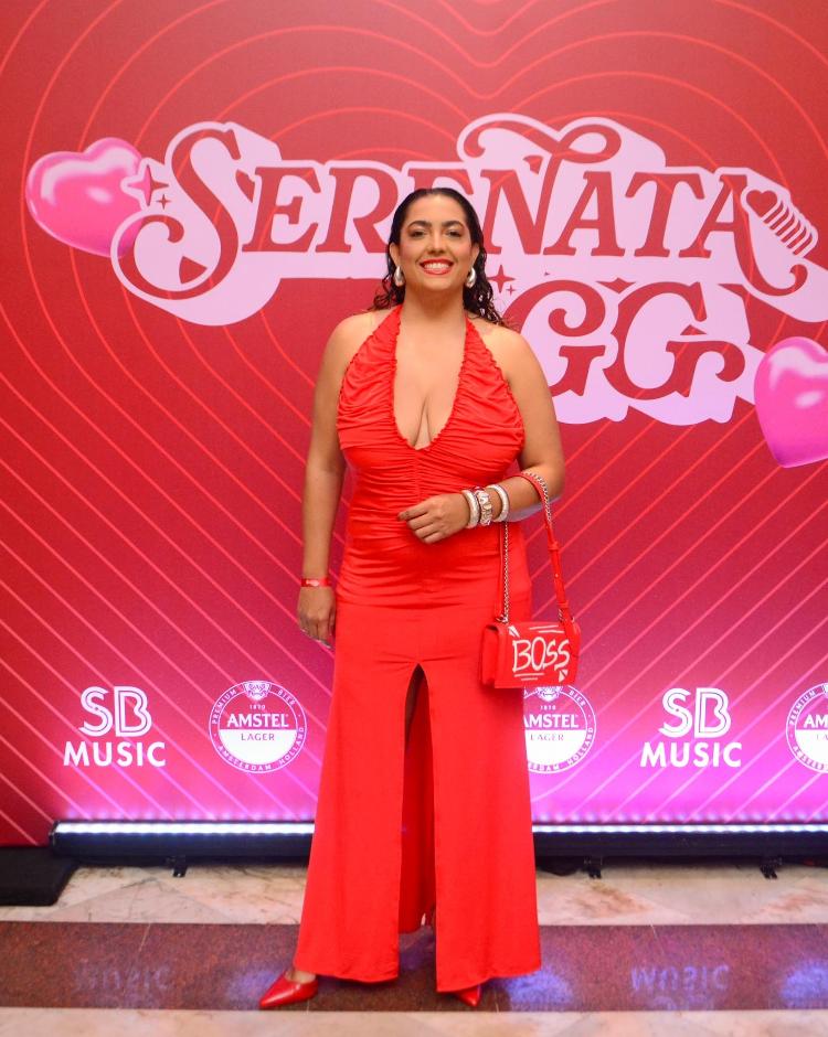 Camila Moura, ex de Buda, usa bolsa escrito 'Boss' e 'Girl Power'