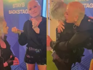 Cyndi Lauper elogia Xuxa, que 'tieta' cantora nos bastidores do Rock in Rio