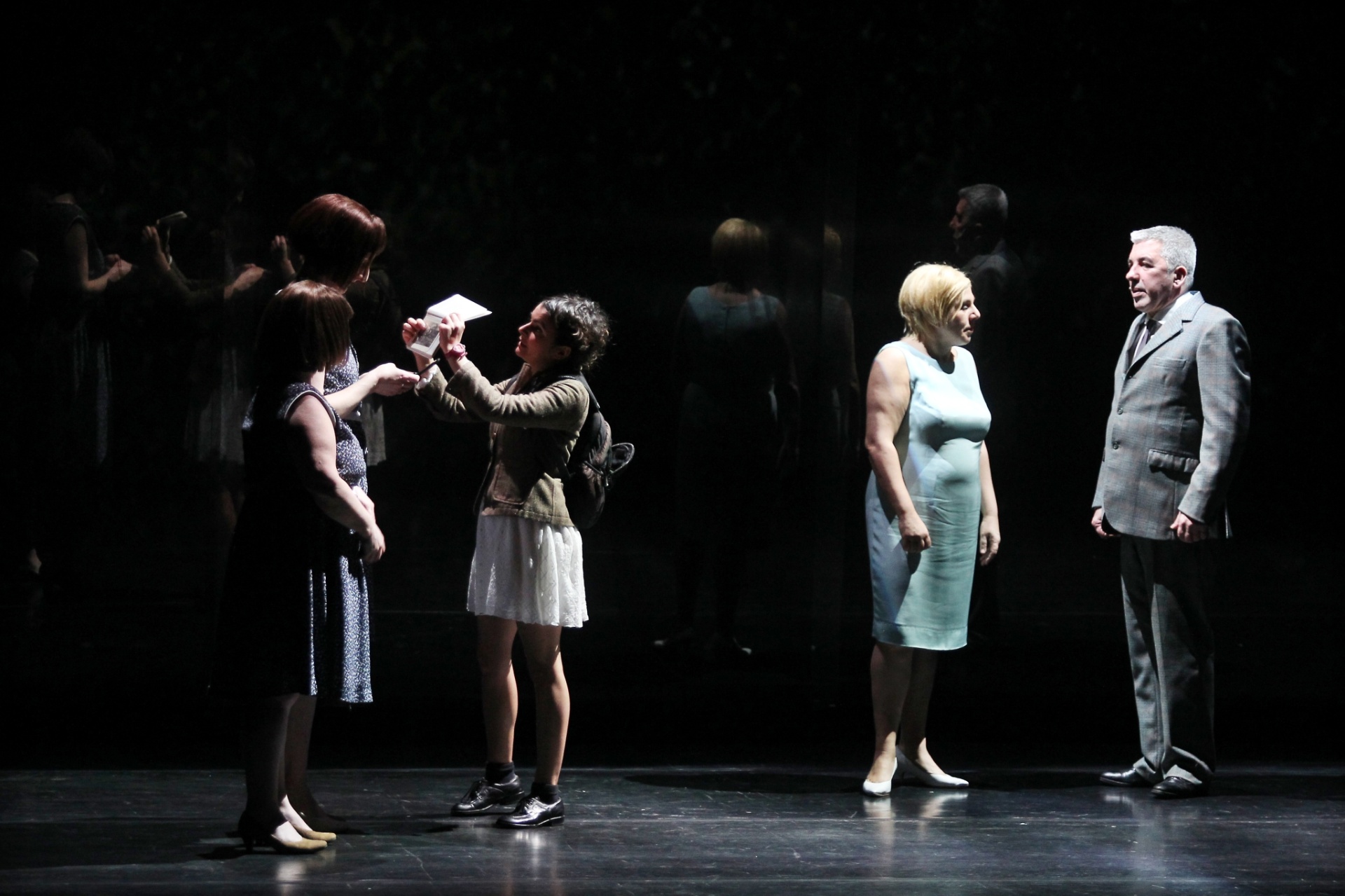 4.mar.2016 - "Cinderela" na abertura da 3ª Mostra Internacional de Teatro de São Paulo no Auditório Ibirapuera - Sergio Castro