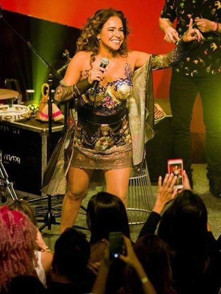 Daniela Mercury se apresenta no Masp com os seios pintados - Célia Santos/Divulgação
