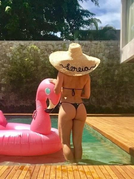 Sol forte com proteção: Flávia Alessandra aproveita o verão de chapéu - Reprodução/Instagram