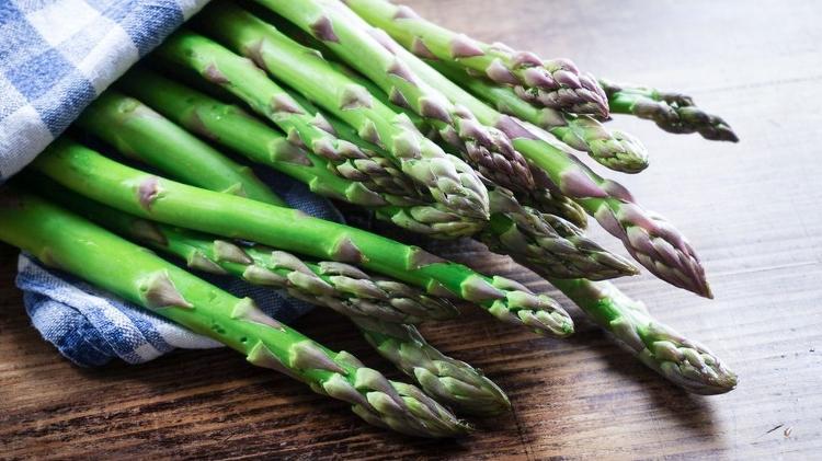Dieta com baixo teor de asparagina, nutriente presente no aspargo e em alimentos como carnes e ovos poderia ajudar a retardar efeitos do câncer - BBC/ Getty Images - BBC/ Getty Images