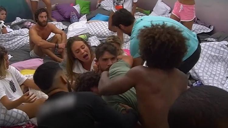 No "Are You The One? Brasil", Lucas parte para cima de Jonas durante discussão - Reprodução/MTV - Reprodução/MTV