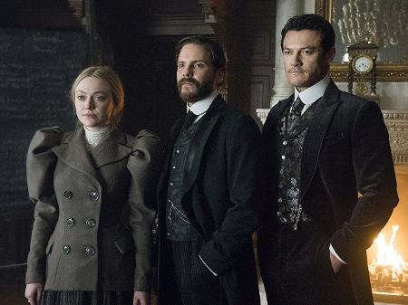 Dakota Fanning, Daniel Brühl e Luke Evans em cena da série "The Alienist" - Divulgação