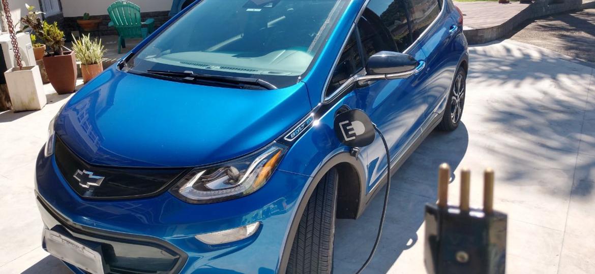 Eis o Chevrolet Bolt de Marcelo Souza: unidade "azul metálico Kinect" levou nove meses para vencer burocracia - Arquivo Pessoal
