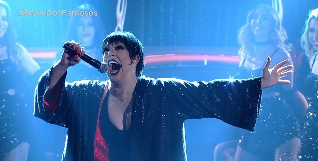 Helga Nemeczyk cantou como Liza Minelli em "Show dos Famosos" - Reprodução/TV Globo