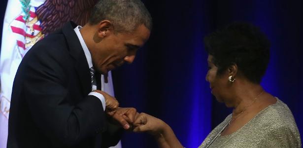 Barack Obama cumprimenta Aretha Franklin em registro de 2015 - Mark Wilson/Getty Images - Mark Wilson/Getty Images