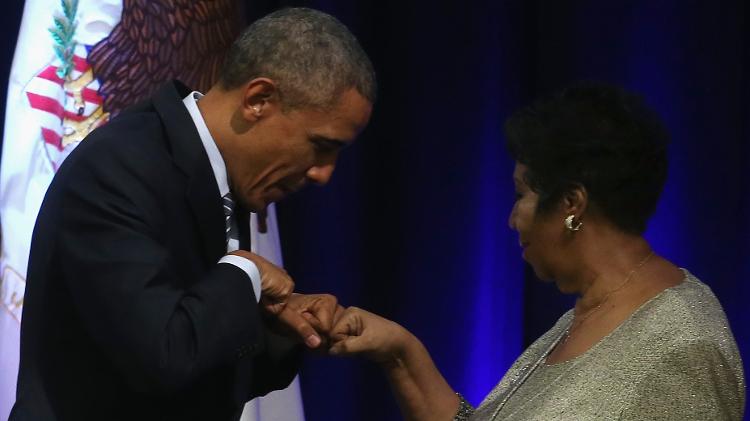 Barack Obama cumprimenta Aretha Franklin em registro de 2015 - Mark Wilson/Getty Images - Mark Wilson/Getty Images