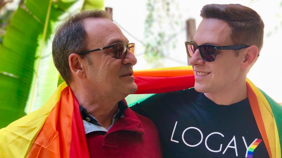 Pai e filho criaram uma marca de produtos LGBT, a Logay. O e-commerce produz de camiseta a chaveiros nas cores da bandeira LGBT e frases "afrontosas" - Reprodução/Logay
