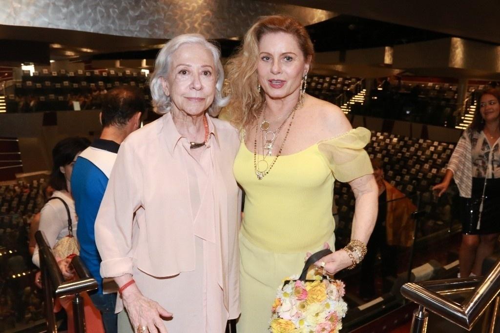 Vera Fisher e Fernanda Montenegro encontraram Roberto Carlos no camarim depois do show - Thyago Andrade/Brazil News