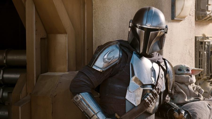 Cena da série "The Mandalorian", do Disney+, mostra o Mandalorian e o Baby Yoda Cena da série "The Mandalorian", do Disney+, mostra o Mandalorian e o Baby Yoda