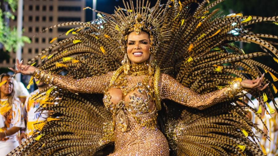 Juliana Souza, rainha de bateria da União da Ilha, usa fantasia com 100 mil cristais - Divulgação: Adriano Reis