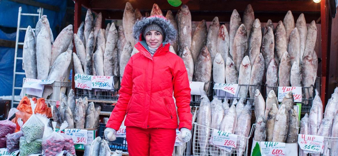 Geladeira para quê? Em Yakutsk, cidade mais fria do mundo, peixe congela naturalmente na feira livre - Getty Images