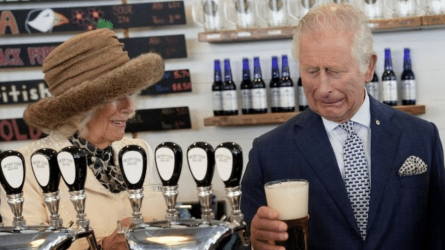Rei Charles 3º e Camilla experimentaram uma cerveja canadense durante a visita de 2022 - Paul Chiasson