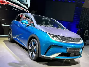 Carros chineses vão demolir concorrência se não houver taxação, alerta Musk