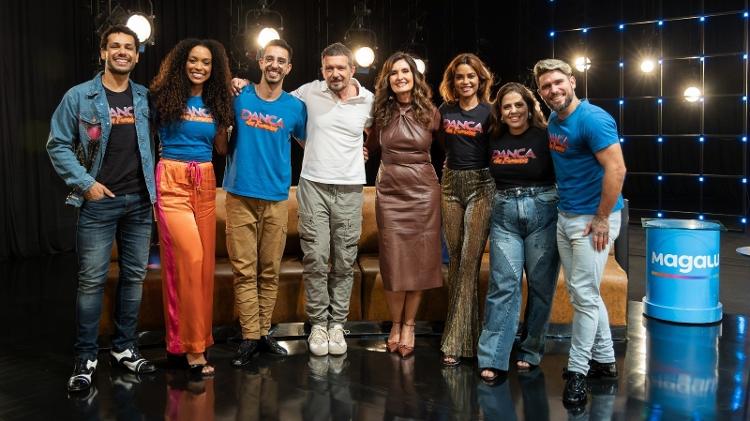 Antonio Banderas e Fátima Bernardes com os finalistas da Dança dos Famosos 2024