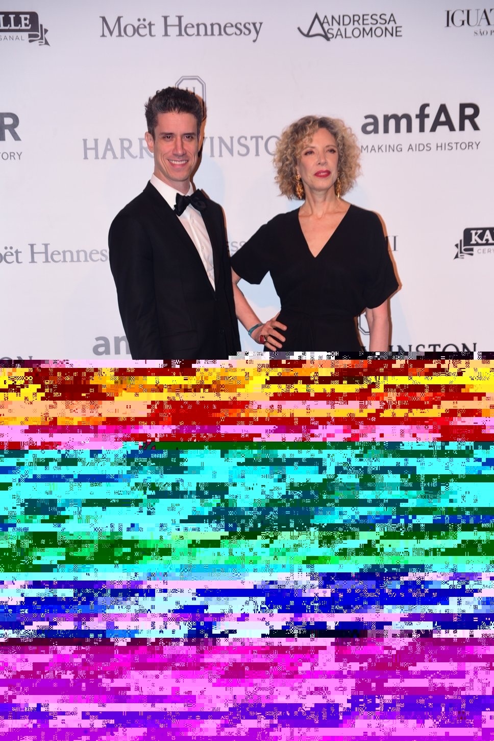 15.abr.2016 - Acompanhada do filho Theodoro, Marília Gabriela comparece ao baila da amfAR em São Paulo - Léo Franco e Denilson Santos/AgNews