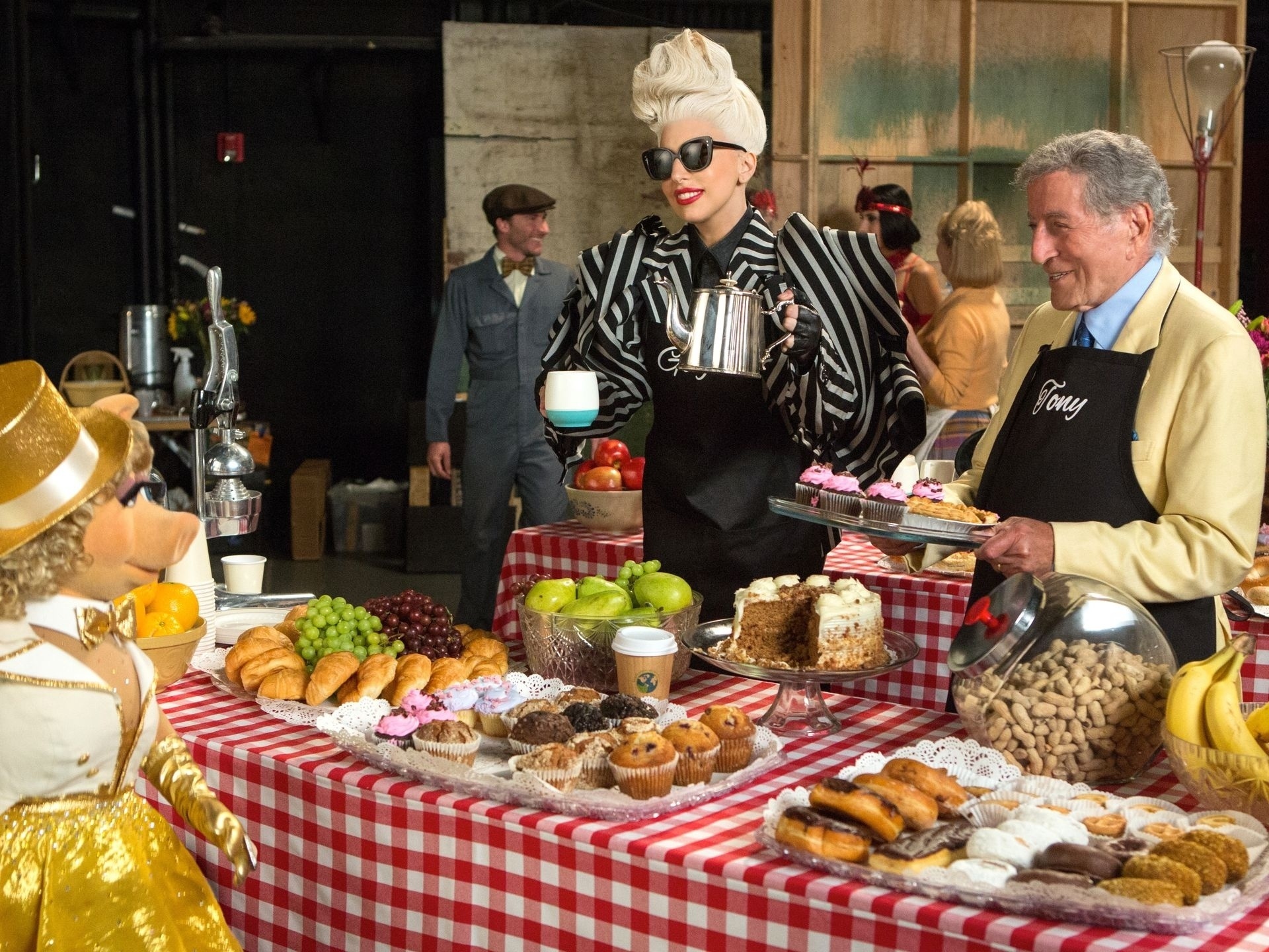 Cena do filme "Muppets 2 - Procurados e Amados" (2014), de James Bobin - Reprodução