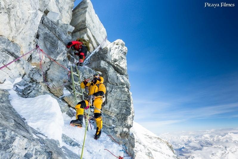 Expedição brasileira comandada por Karina Oliani durante escalada no Everest - Divulgação / Pitaya Filmes