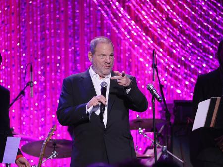 O produtor Harvey Weinsten discursa no jantar pré-Oscar da produtora The Weinstein Company, em fevereiro de 2017 - Rich Polk/Getty Images for The Weinstein Company