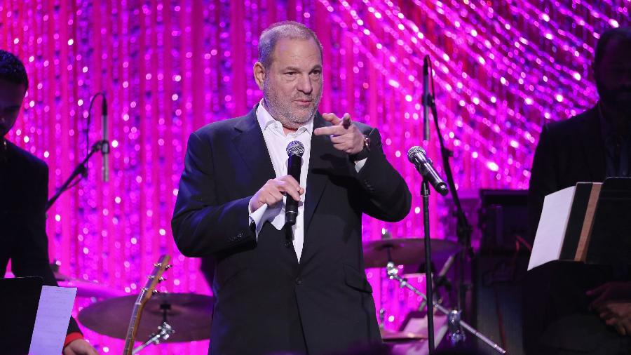 O produtor Harvey Weinsten discursa no jantar pré-Oscar da produtora The Weinstein Company, em fevereiro de 2017 - Rich Polk/Getty Images for The Weinstein Company