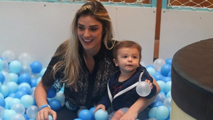 Rafa Brites brinca Com seu filho Roco em piscina de bolinhas - Ag.News - Ag.News