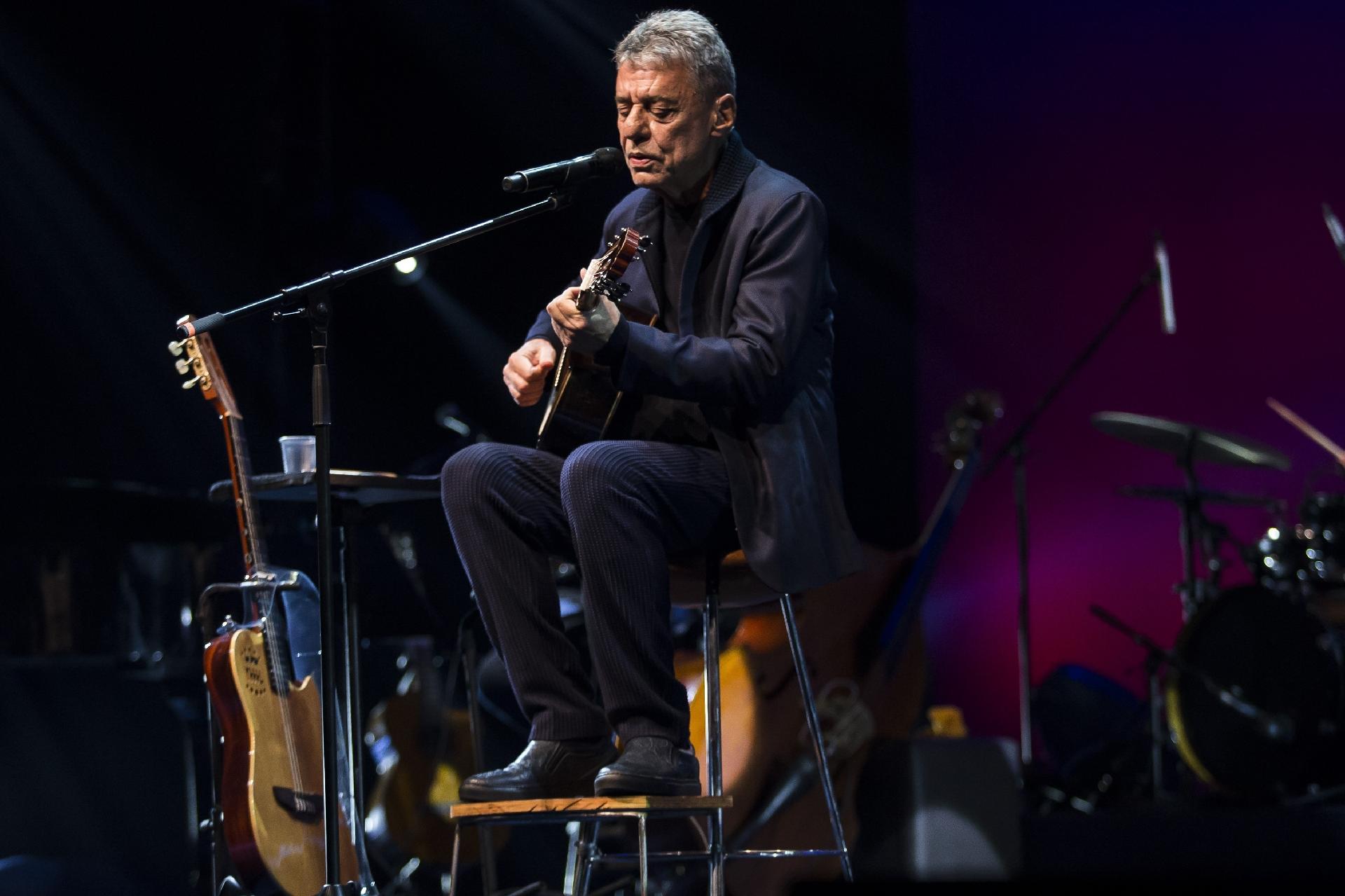 Chico Buarque apresenta para a imprensa duas canções da turnê Caravanas, na casa de espetáculos Vivo Rio, localizada no Museu de Arte Moderna, Aterro do Flamengo, na cidade do Rio de Janeiro - Bruna Prado/UOL