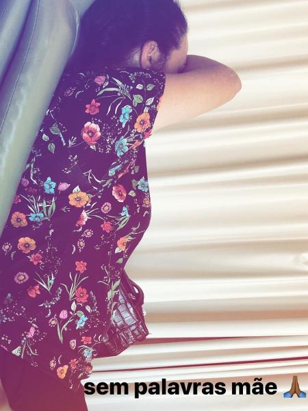Léo Rosa publica foto da mãe, Ilma Lucia, dormindo no hospital onde ele trata câncer - Reprodução/Instagram/leorosa__ - Reprodução/Instagram/leorosa__