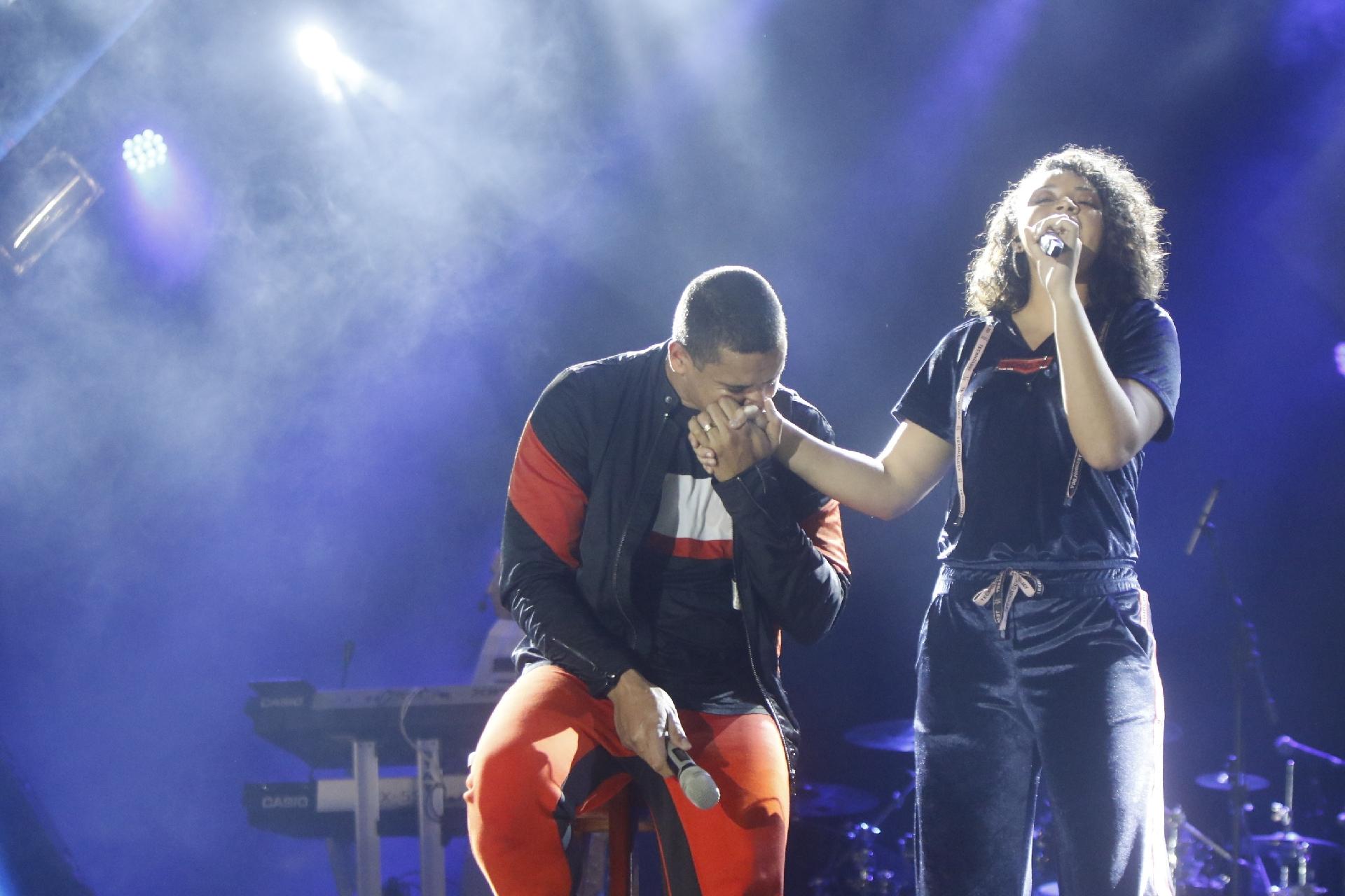 Em show do Harmonia do Samba, em Salvador, Camilly Victoria canta com o pai, Xanddy - Fred Pontes/Divulgação