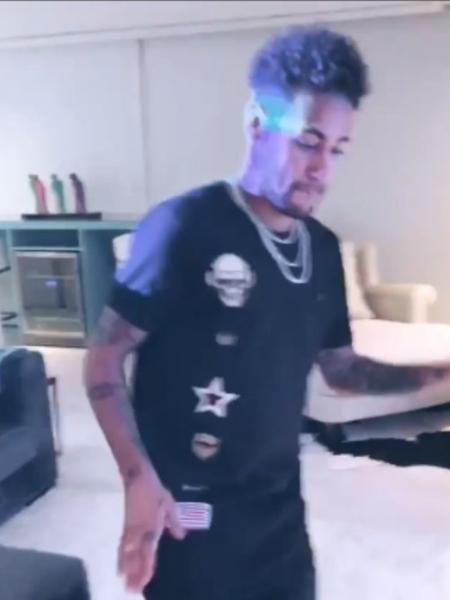 Neymar dançando com uma perna só - Reprodução/Instagram/neymarjr