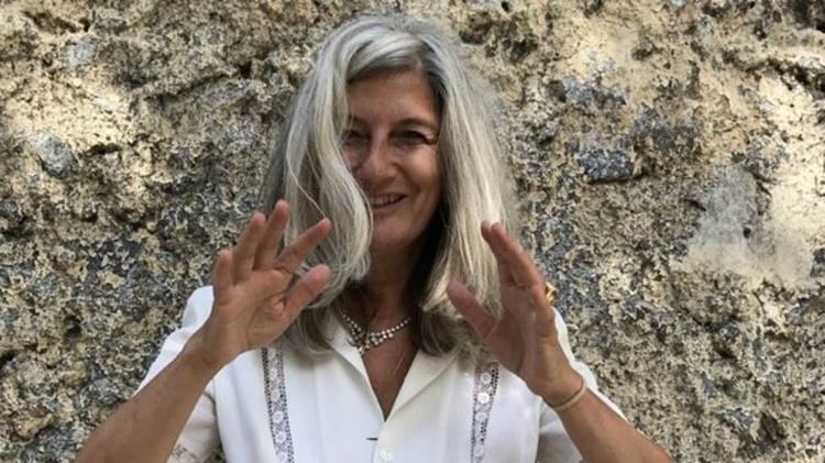 Sophie Fontanel ouviu diversas críticas ao decidir assumir os cabelos brancos - Arquivo pessoal - Arquivo pessoal