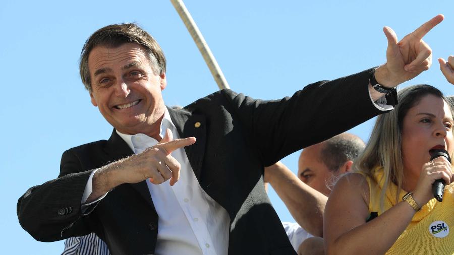 Bolsonaro fazendo arminha - Sem Filtro Laerte - Diomício Gomes/O Popular/Folhapress