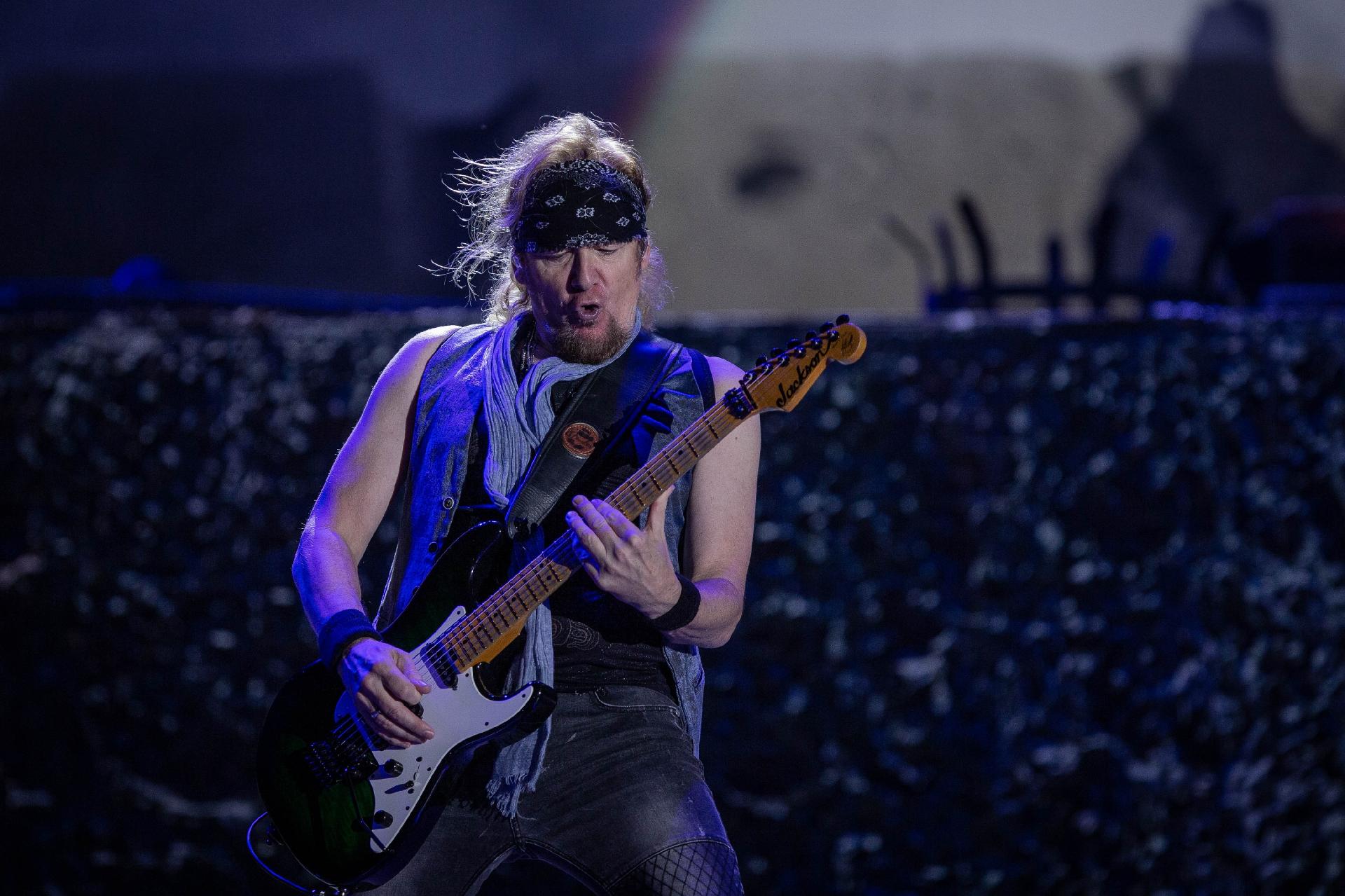 Adrian Smith, guitarrista do Iron Maiden, durante show no Rock in Rio - Eduardo Anizelli/Folhapress