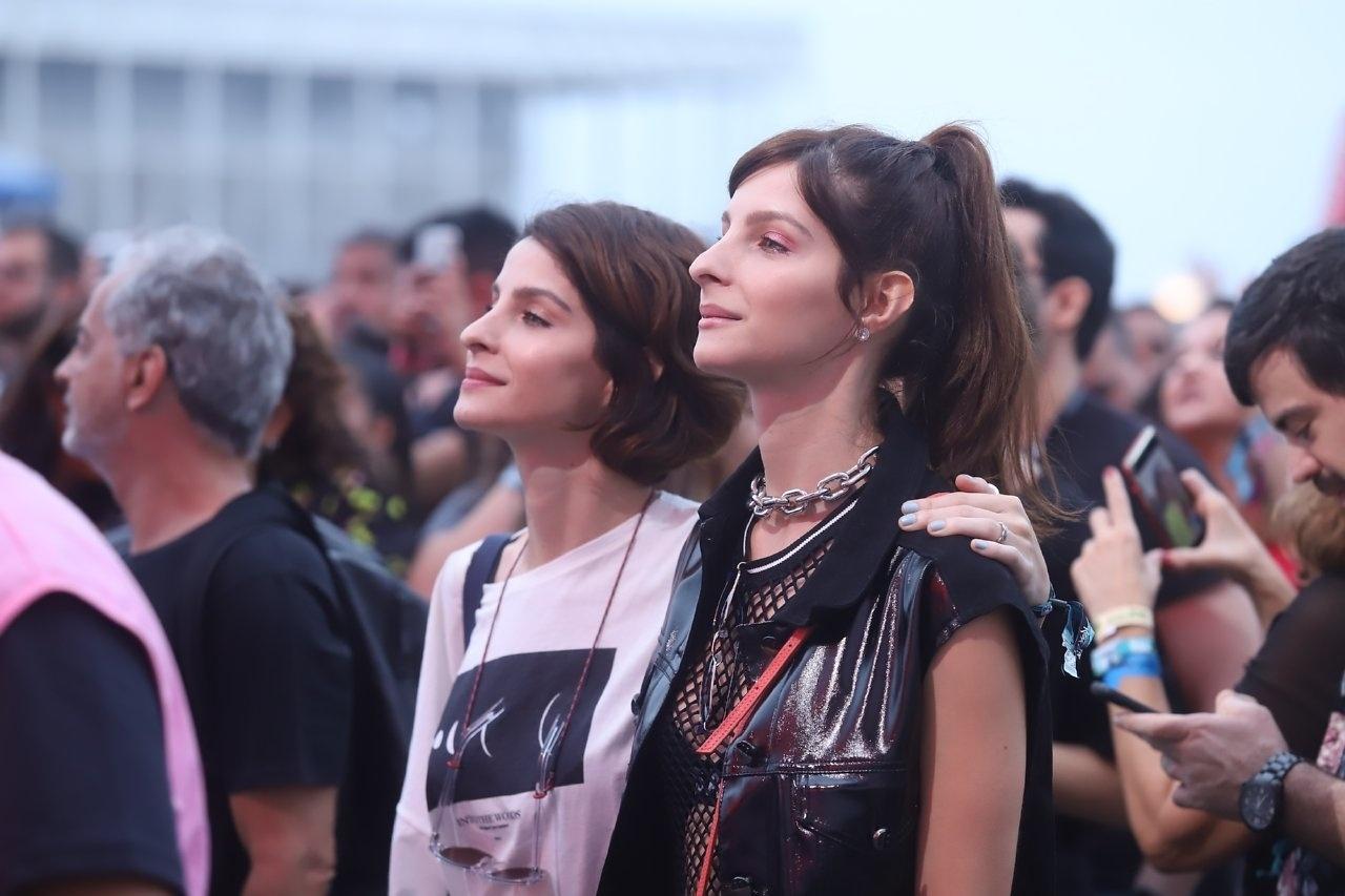 As irmãs e atrizes Michelle e Gisellle batista curtem o último dia do Rock in Rio - Daniel Pinheiro/AgNews