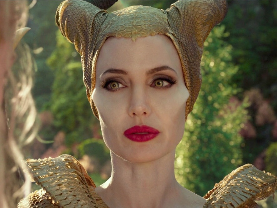 Passo a passo ensina a fazer maquiagem de Angelina Jolie no filme