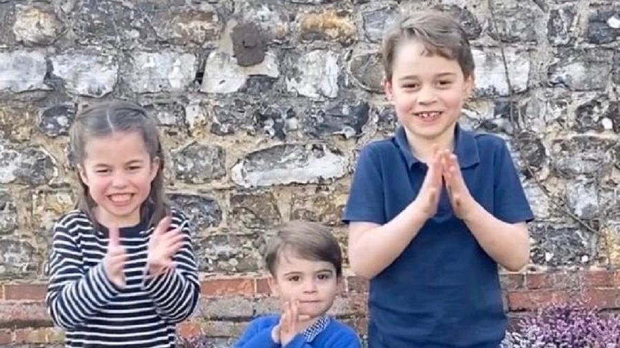 A princesa Charlotte e os príncipes Louis e George aplaudiram profissionais da saúde que estão atuando no combate ao coronavírus no Reino Unido - Reprodução/Twitter@KensingtonRoyal