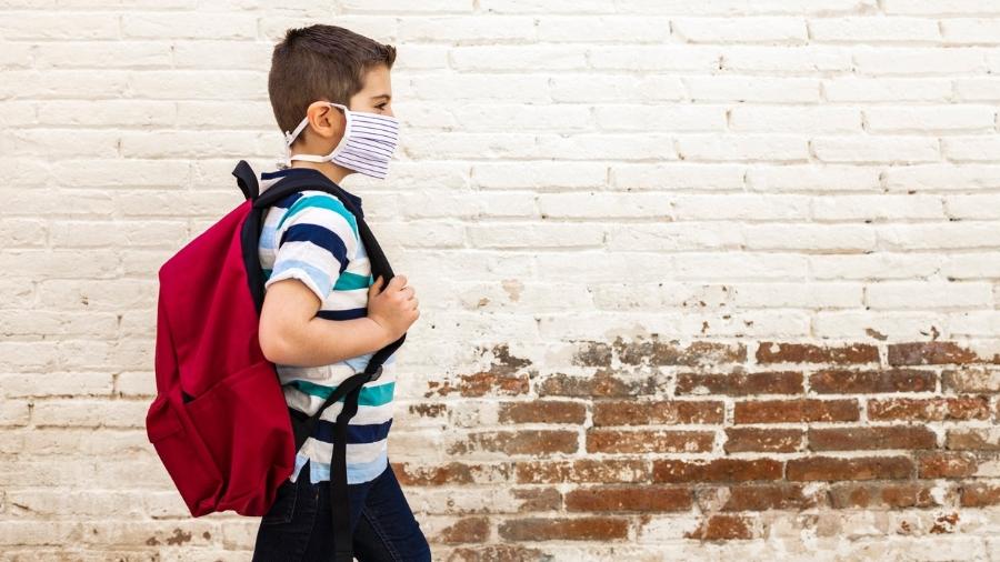 Ideia das escolas é adotar "bolhas" para que alunos possam se revezar em salas de aula - coscaron/iStock