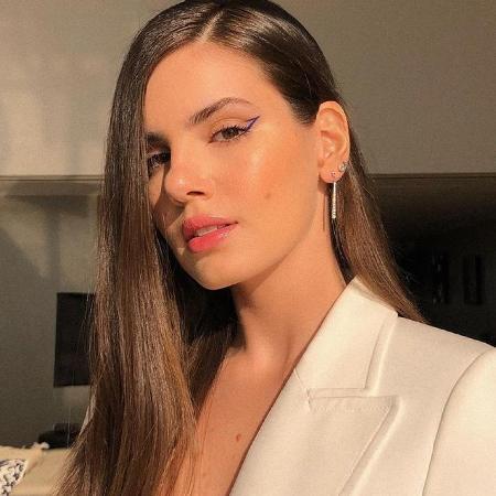 Camila Queiroz fala sobre cenas sensuais como Angel em "Verdades Secretas" - Reprodução/Instagram