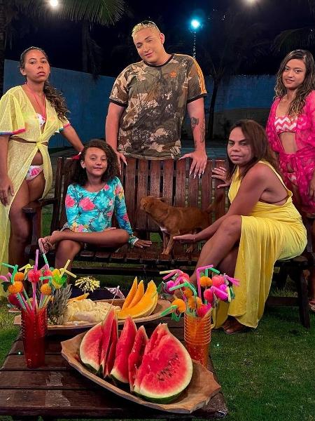 Yarley com a família: as irmãs Patrícia e Rayssa, a mãe Ariete e a cunhada Jussara - Reprodução/Instagram - Reprodução/Instagram