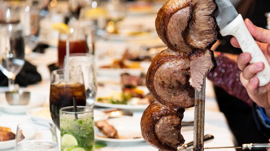 Espeto corrido é um hit das churrascaria e tem autoria contestada por muitos, mas pode estar "fora de moda" - Getty Images/iStockphoto