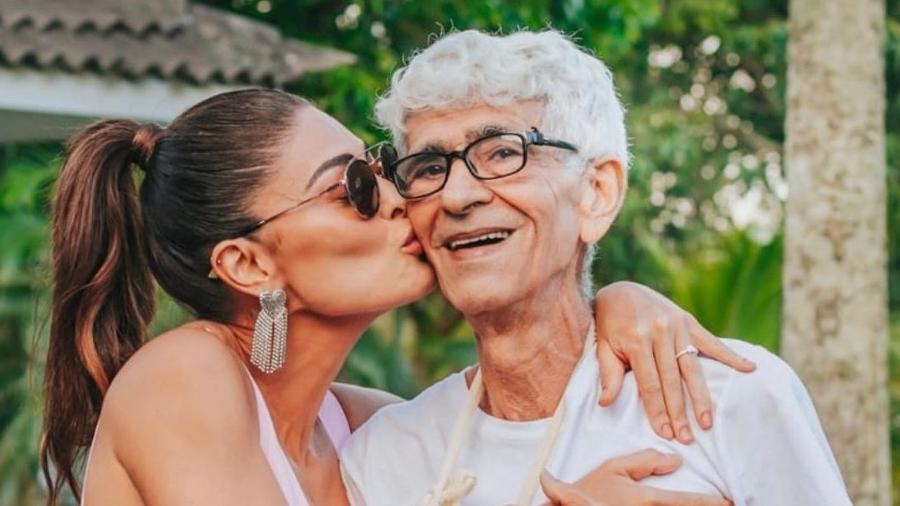 Juliana Paes e o pai, Carlos Henrique Paes