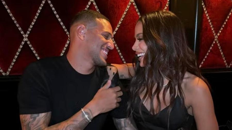 Anitta e Vinícius Souza passam perrengue em trilha  - Reprodução/Instagram