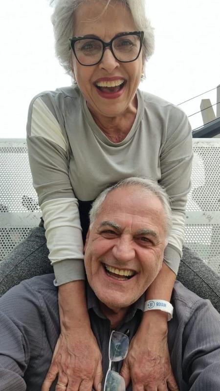 Zuleid com o marido; ela sentiu melhora significativa da asma após tratamento com imunobiológico Zuleid com o marido; ela sentiu melhora significativa da asma após tratamento com imunobiológico