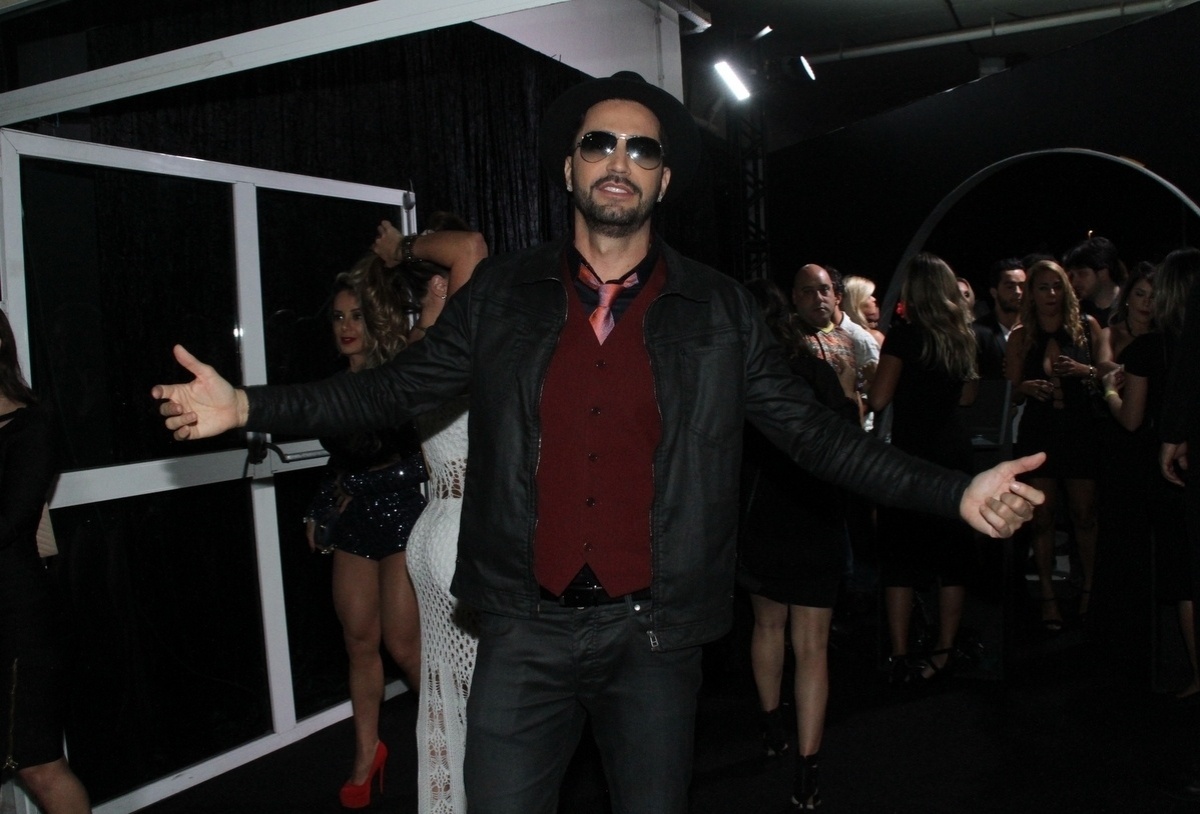 1.set.2015 - O cantor latino no Prêmio Multisho - Graça Paes/Foto RioNews