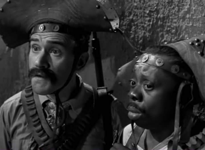 Contracenando com Ronald Golias, Grande Otelo em "Os Três Cangaceiros" (1959), do cineasta Victor Lima - Reprodução